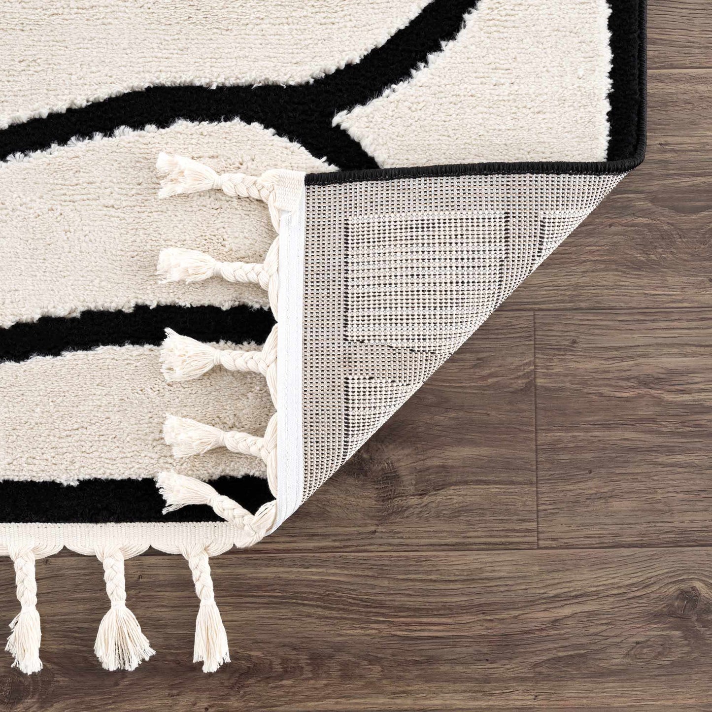 Azana Black & White Area Rug - TheBOX